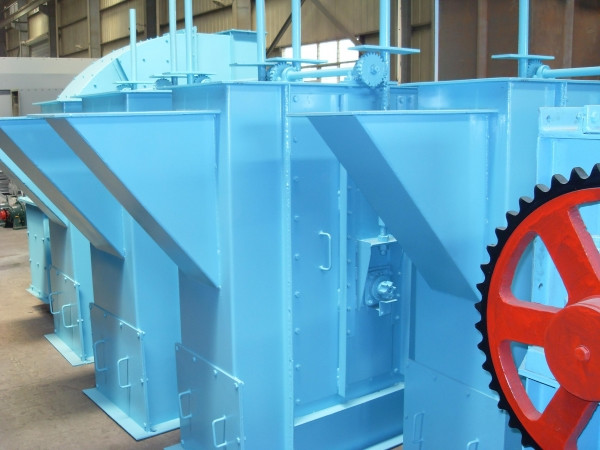 斗式提升機(jī)在運(yùn)行時(shí)如果異常響動(dòng)，其原因不外乎如下幾種(斗式提升機(jī)在運(yùn)轉(zhuǎn)過程中,操作人員注意)