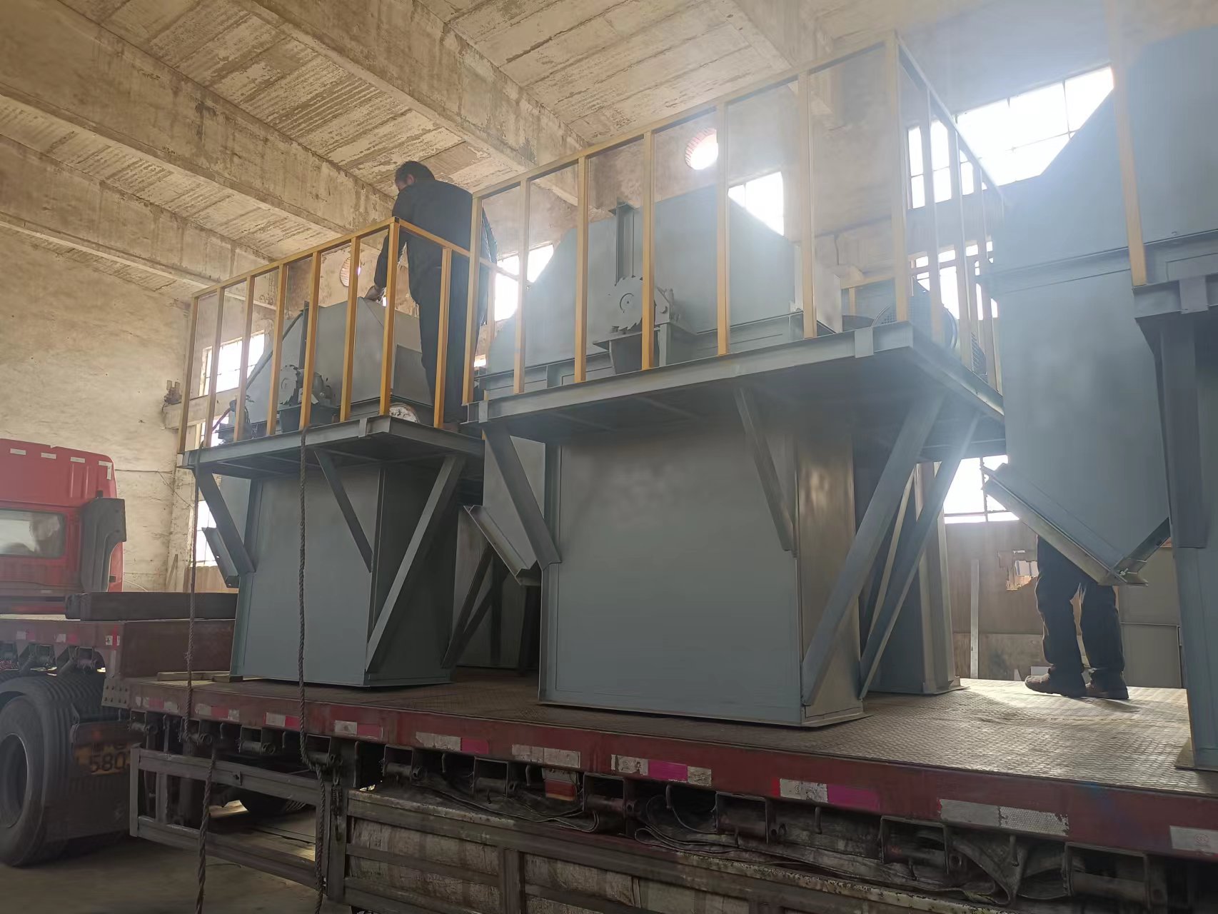 板鏈斗式提升機(jī)的型號(hào)需要根據(jù)哪些技術(shù)參數(shù)來(lái)確定？(z型斗式提升機(jī))